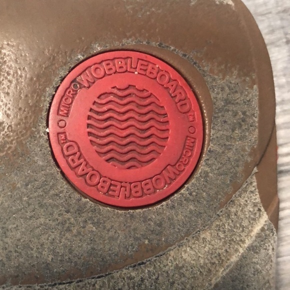 Fitflop unisex in a orange and cream striped color with a heel & wobble board - Picture 7 of 12